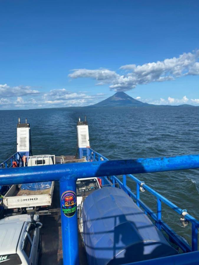 Rainbow Caravan Hostel Las Pilas Luaran gambar