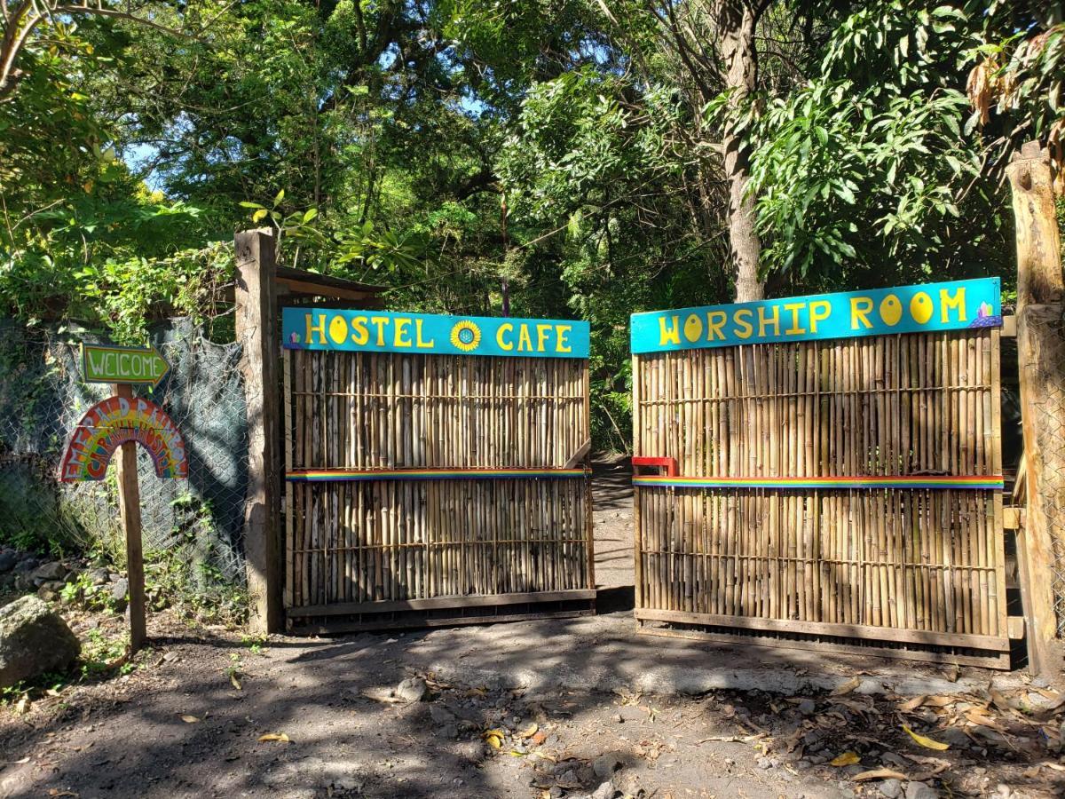 Rainbow Caravan Hostel Las Pilas Luaran gambar