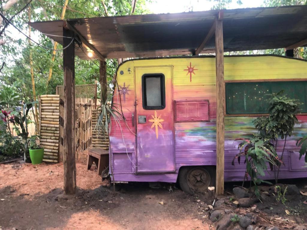 Rainbow Caravan Hostel Las Pilas Luaran gambar