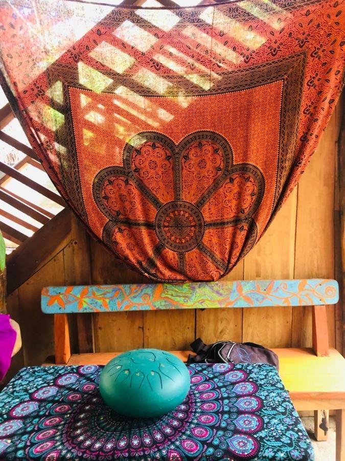 Rainbow Caravan Hostel Las Pilas Luaran gambar