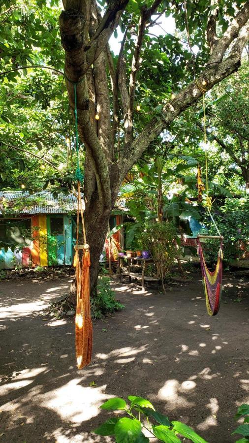 Rainbow Caravan Hostel Las Pilas Luaran gambar