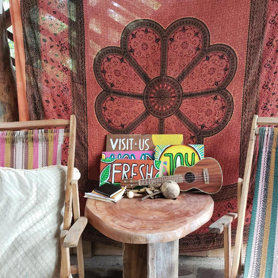 Rainbow Caravan Hostel Las Pilas Luaran gambar