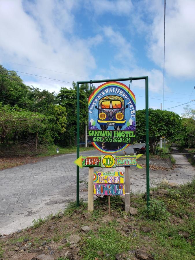 Rainbow Caravan Hostel Las Pilas Luaran gambar