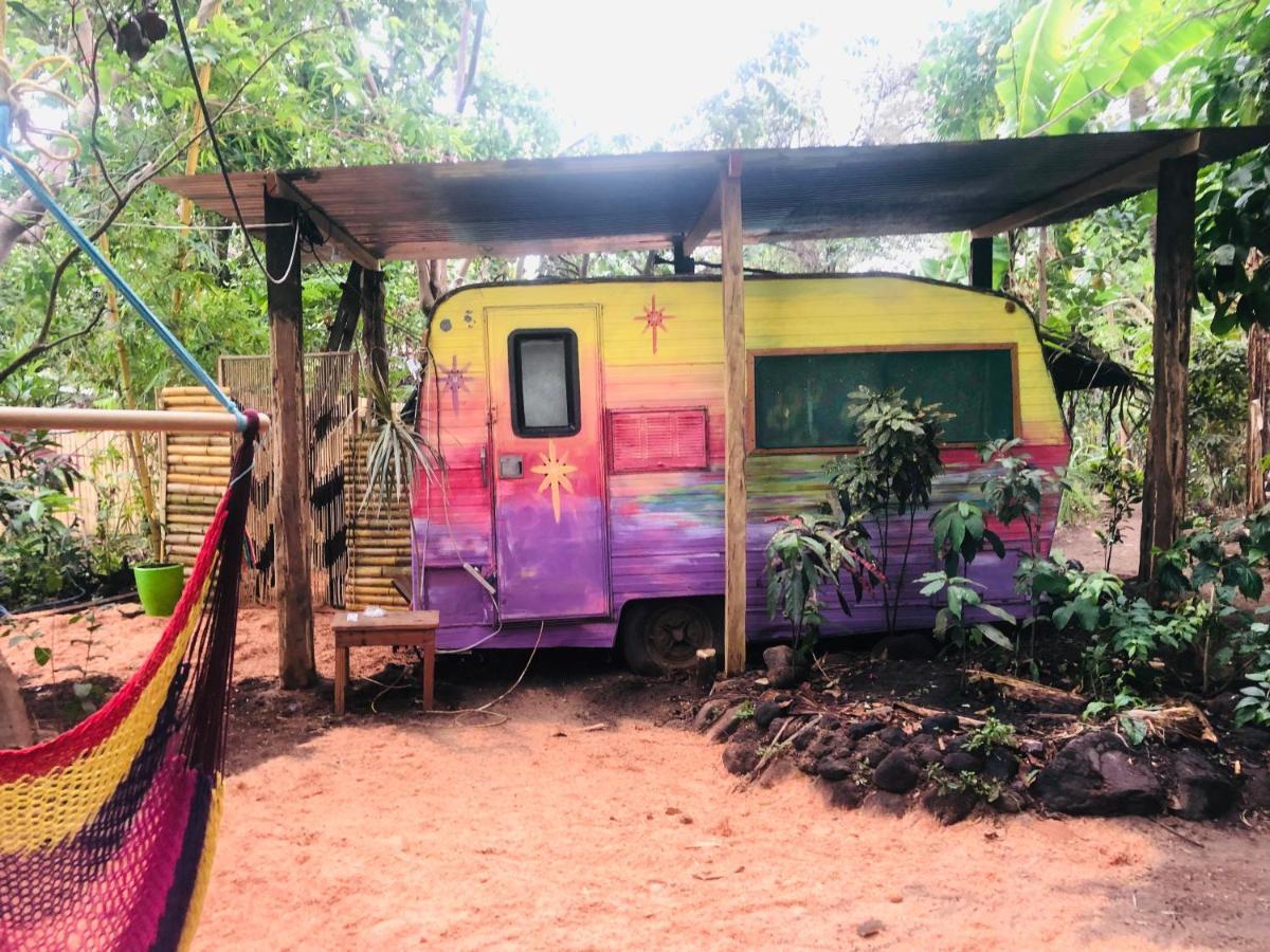 Rainbow Caravan Hostel Las Pilas Luaran gambar